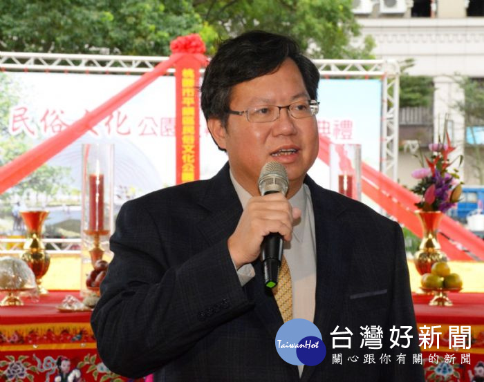 鄭市長表示,為提供遮陽避雨及集會空間,市府於民俗文化公園內紅磚圓形廣場設置薄膜雨遮。