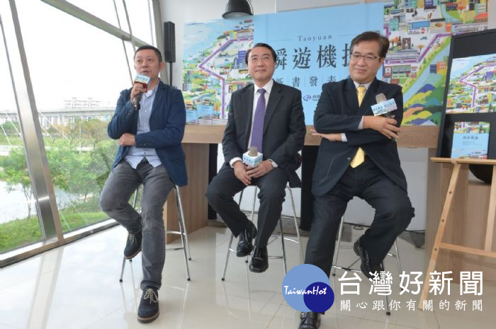 劉坤億(中)特別推薦A8長庚站的環球購物中心、A9林口站的三井Outlet,出站就能購物、聚餐。