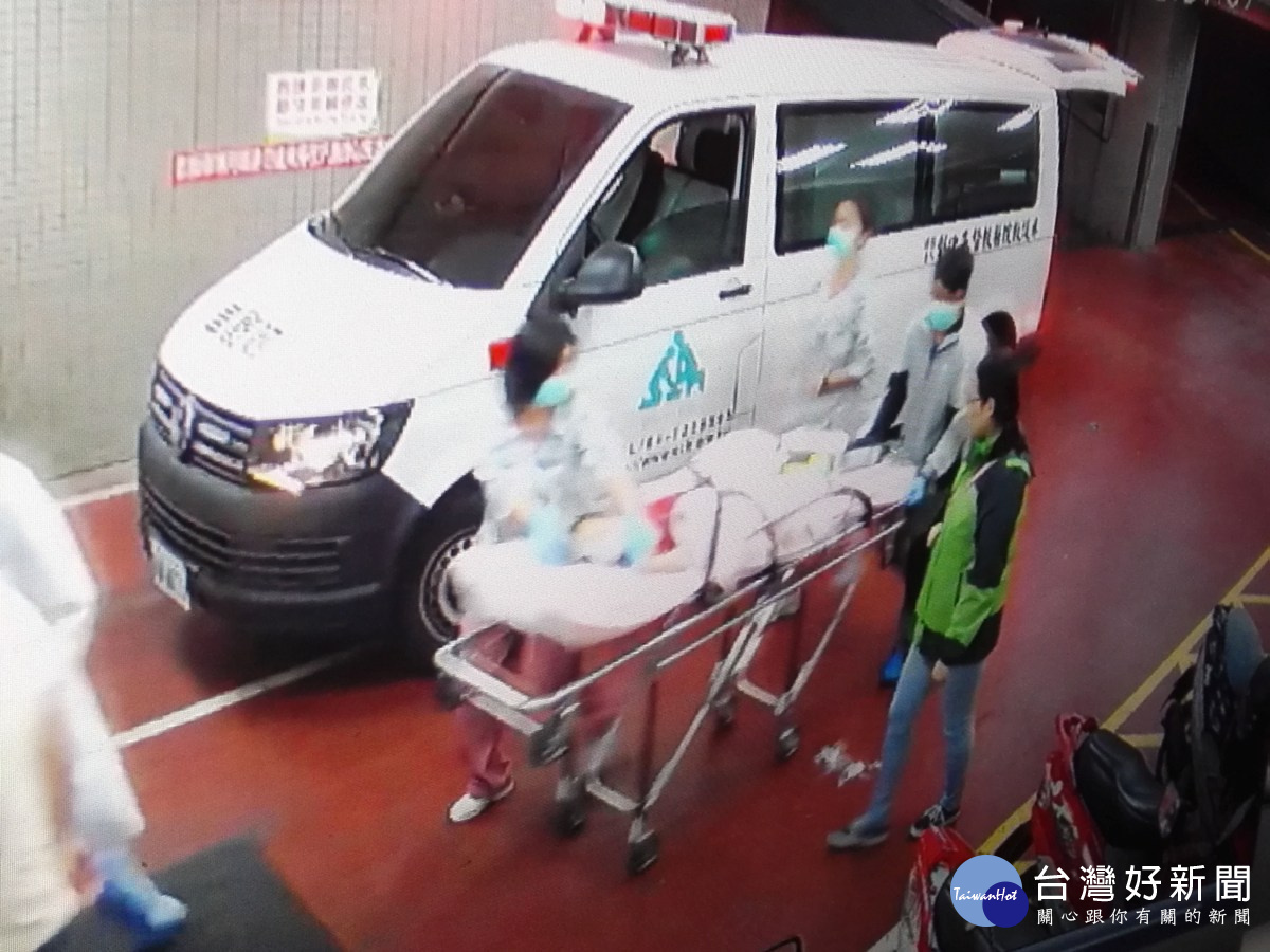 彰縣竹塘驚傳燒炭自殺事件 婦人連同兩子女送醫搶救未脫險