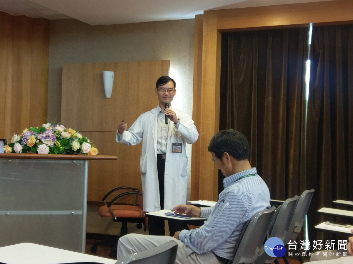 聖保祿醫院復健科主任陳皇仲醫師,被院內同仁暱稱為「鐵人」。