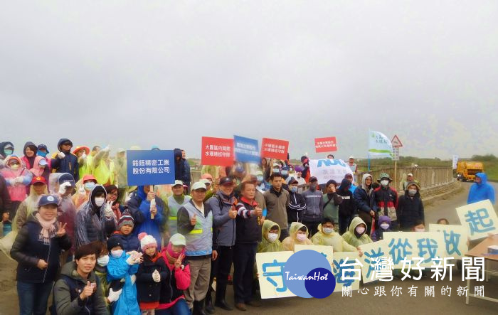 李孝軍指出，桃市已舉辦了226場次淨灘活動，參加者已超過萬人，共清理約113.7公噸的垃圾。