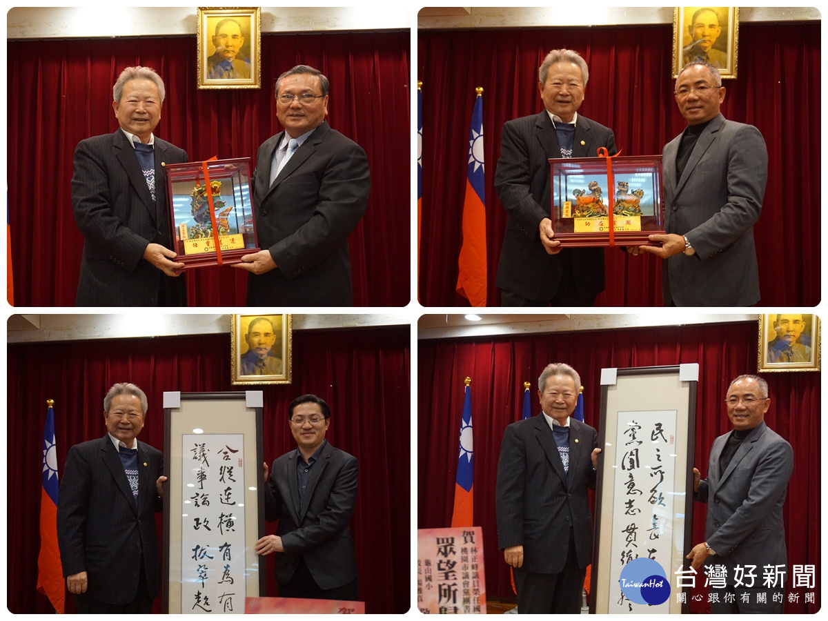 國民黨桃園市黨部主委楊敏盛致贈墨寶、紀念品予新卸任黨團書記長林正峰、徐玉樹,執行長梁為超。