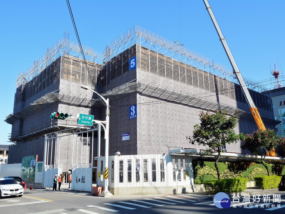 視察中路二號社會住宅 鄭市長:打造幸福住宅、樂活社區