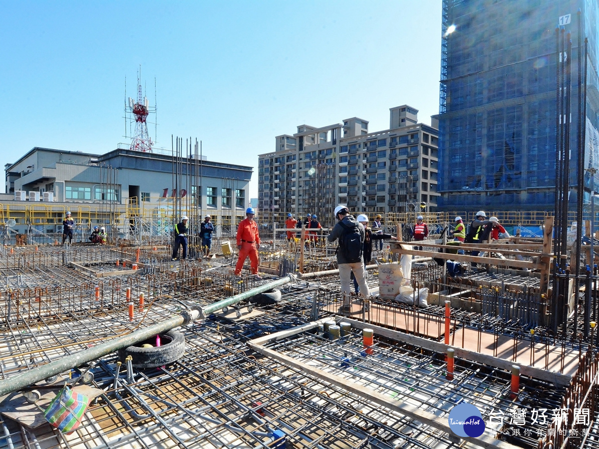 視察中路二號社會住宅 鄭市長:打造幸福住宅、樂活社區