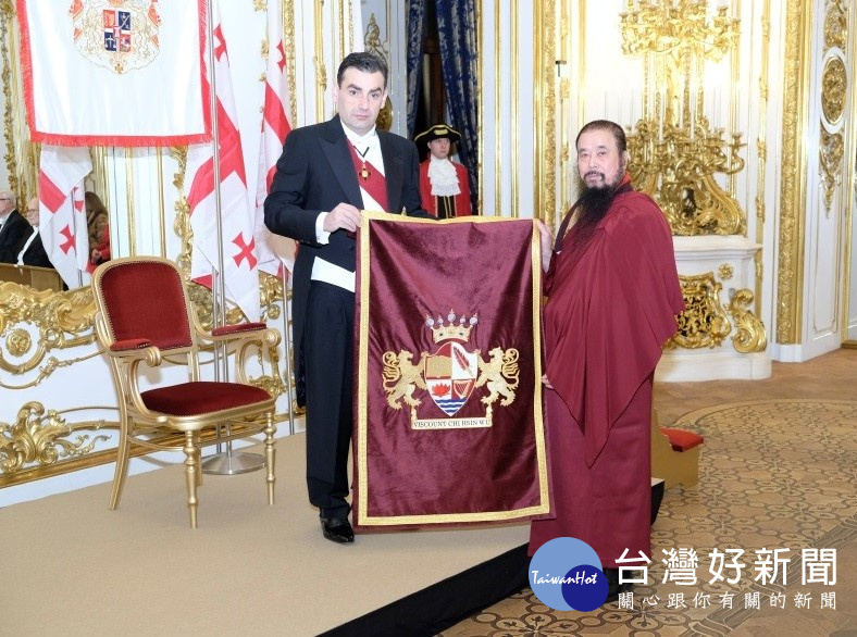 喬治亞皇室最高首領皇太子殿下封授子爵貴族族旗給恆性嘉措仁波且