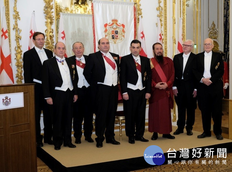 恆性嘉措子爵在奧地利皇宮與冊封典禮儀式見證人