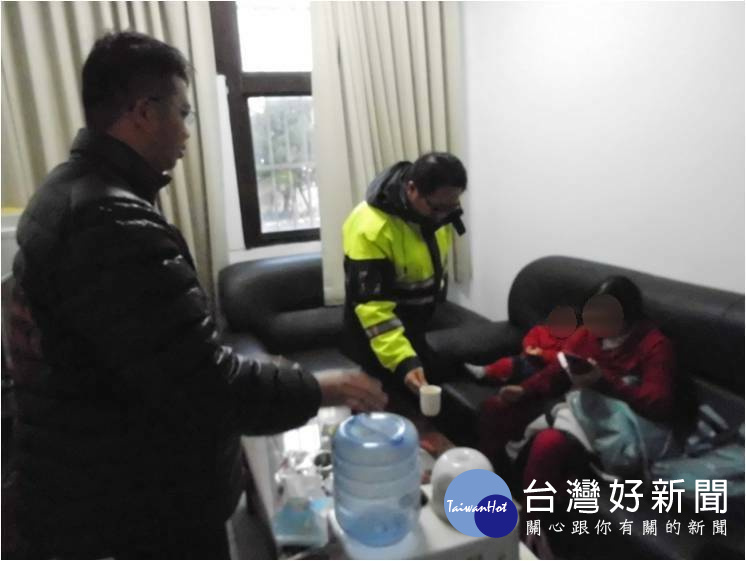 大園警方找到陳姓婦人,將她帶返所安撫情緒,一番苦勸之下,總算讓陳婦打消了輕生的念頭。