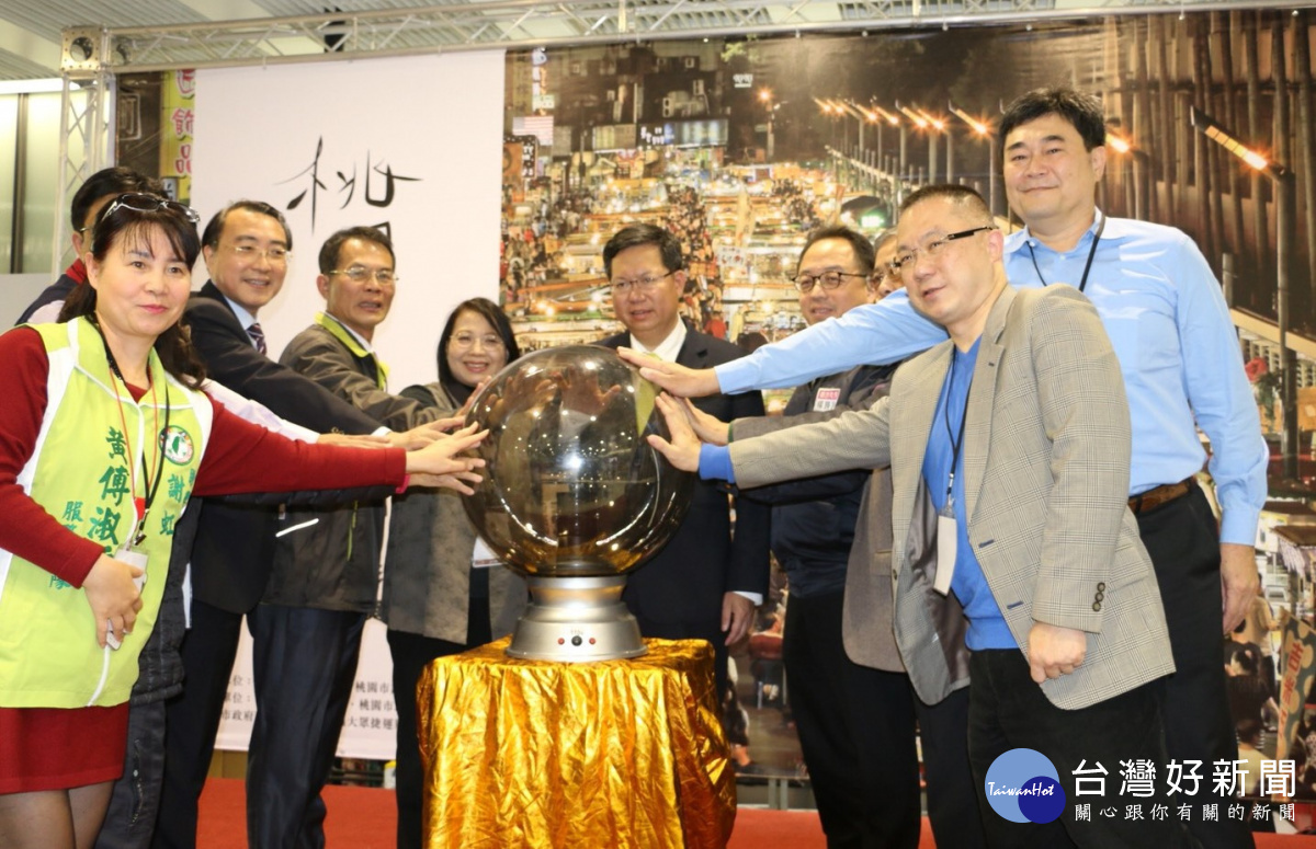 桃園市長鄭文燦,出席桃園百景攝影比賽頒獎典禮。