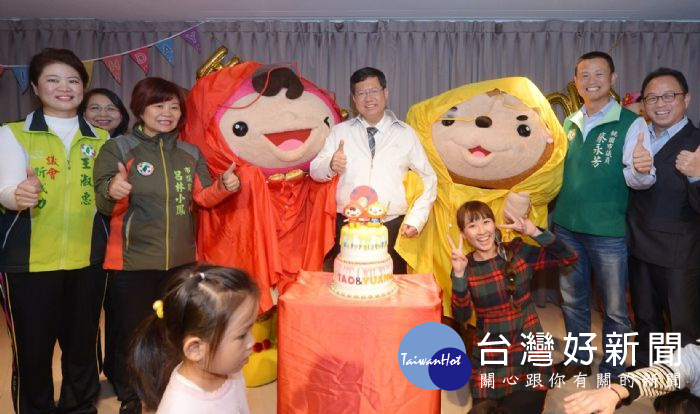 桃園市長鄭文燦前往桃園市兒童美術館,出席「ㄚ桃園哥2歲生日PARTY」。