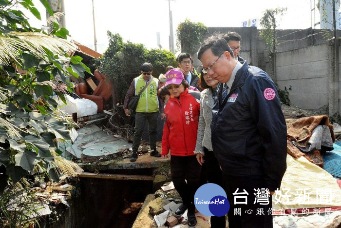 桃園市長鄭文燦前往中壢區,視察「內壢分渠(環中東路至自立五街)綠美化工程」。