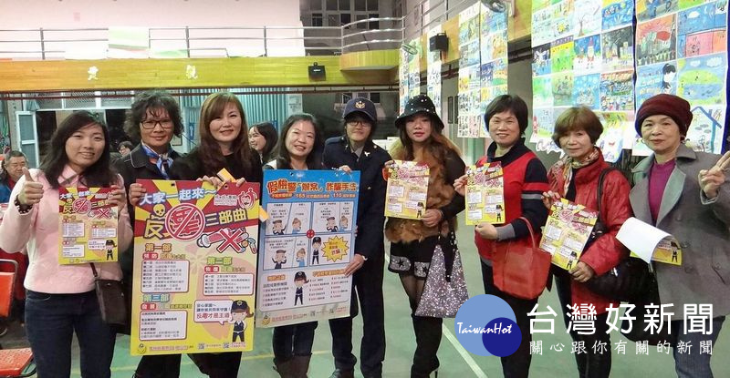 北港警分局「預防犯罪宣導團」用心的提醒大家,期將最新的資訊傳達,獲得與會的北英獅子會獅友們及民眾熱烈迴響。(記者陳昭宗拍攝)