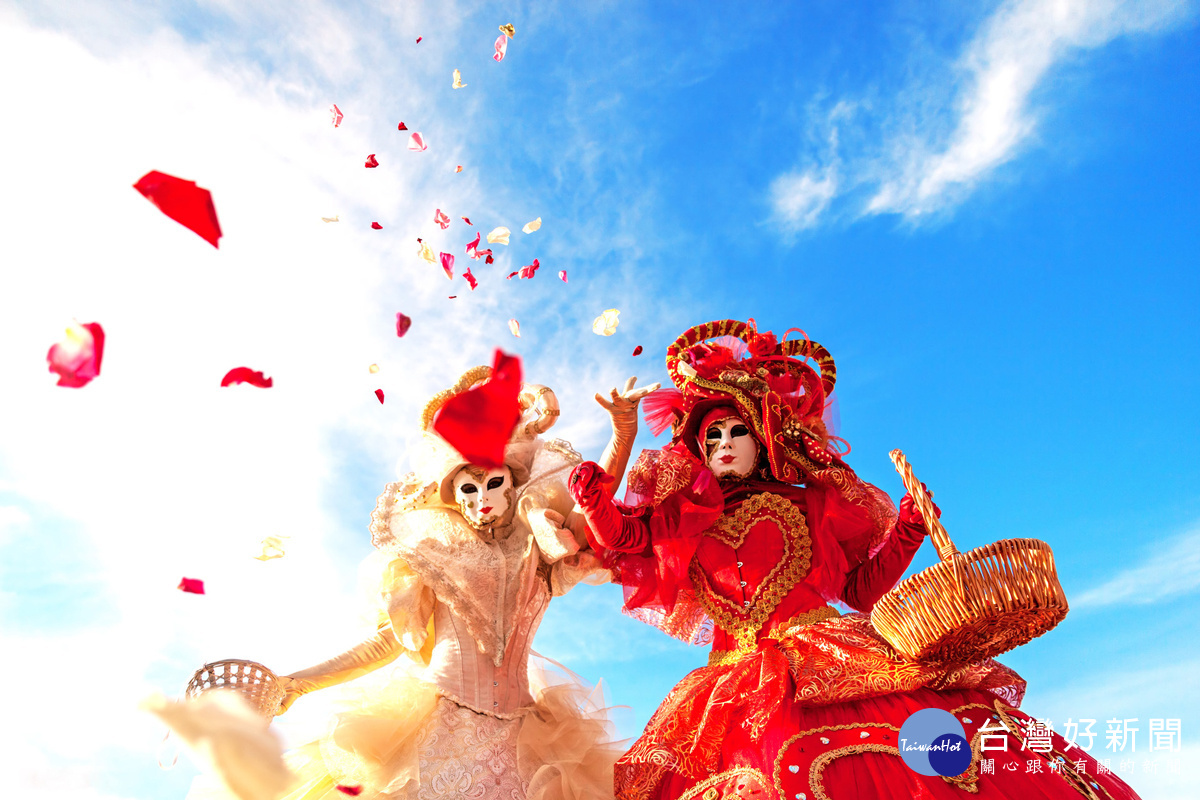 世界三大嘉年華之一的威尼斯面具節，將於2018年的1月27號至2月13號華麗登場，義大利用華麗面具下的爭奇鬥豔，邀請全球旅客一同來狂歡。（圖／喜鴻假期提供）