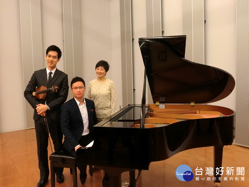 圖說:這次參與演出的指揮家張佳韻以及國際樂壇最受矚目的小提琴新星林品任跟最受矚目新生代青年鋼琴家之一陳世偉。(圖/記者賴淑禎攝)