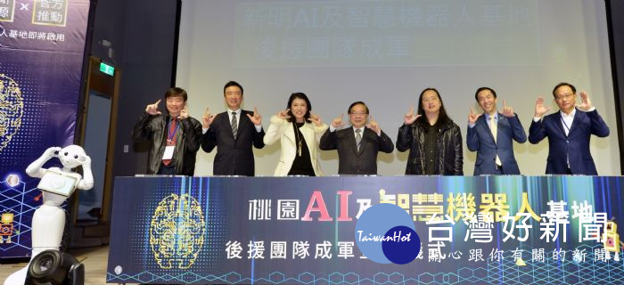 唐鳳表示,「青創指揮部」將轉型為物聯網中心,進行產業培植。