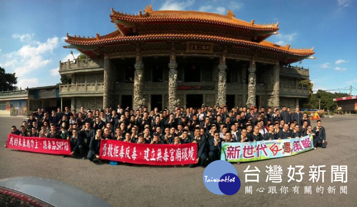 桃市教育局及桃市校外會,邀請桃市捐血站、虎頭山三聖宮共同辦理「役同淨山、捐熱做公益」活動。