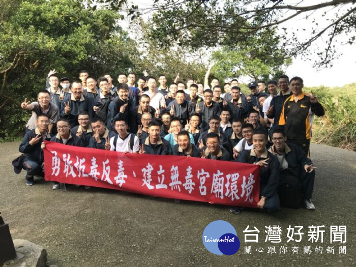 桃市教育局及桃市校外會,邀請桃市捐血站、虎頭山三聖宮共同辦理「役同淨山、捐熱做公益」活動。