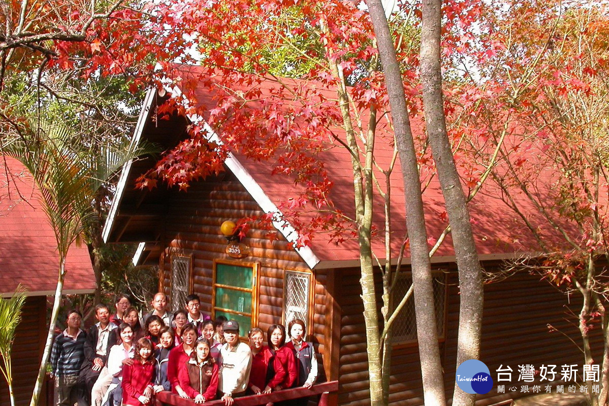 圖說:東勢林場今年楓紅繁盛，許多遊客趕上賞楓時節。（記者黃玿琮攝）