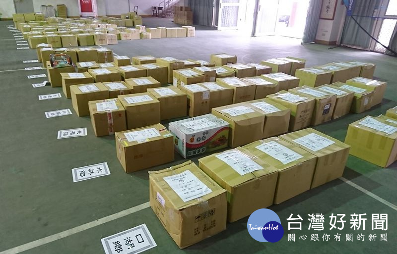 「湯爺爺」用好書培育下一代,子女承續遺志推動捐書,要將父親的大愛散播到各個角落。(記者陳昭宗拍攝)
