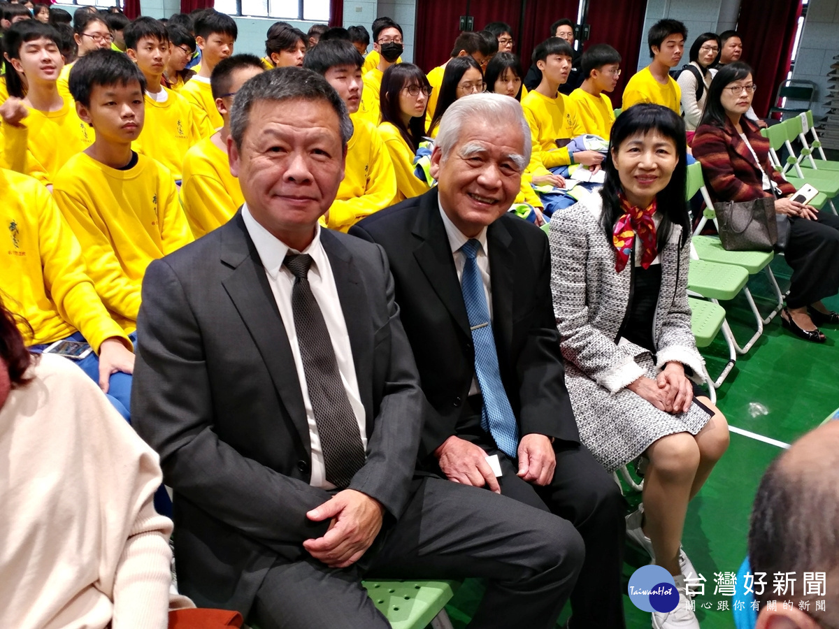 九所國立高中職改隸市立,長虹集團董事長李文造(武陵校友)、校友會理事長陳昌化醫師出席見證