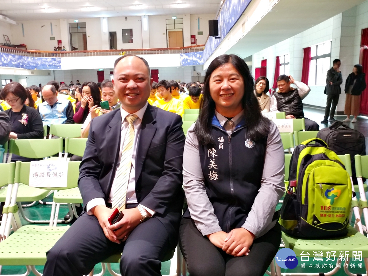 九所國立高中職改隸市立 ,青年局長陳家濬與市議員陳美梅出席見證