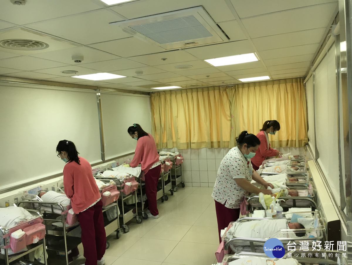 宏其婦幼醫院出生了14位元旦寶寶(七男七女)其中剖腹產四位、自然產十位。
