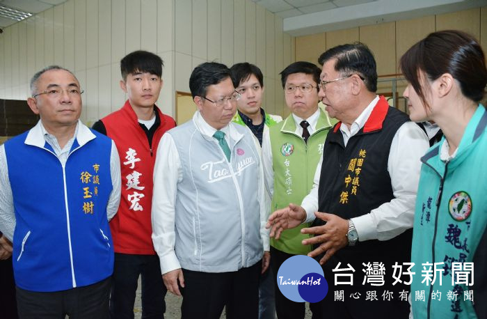 桃園市長鄭文燦前往舊龍潭區公所,會勘舊龍潭區公所與代表會廳舍活化。