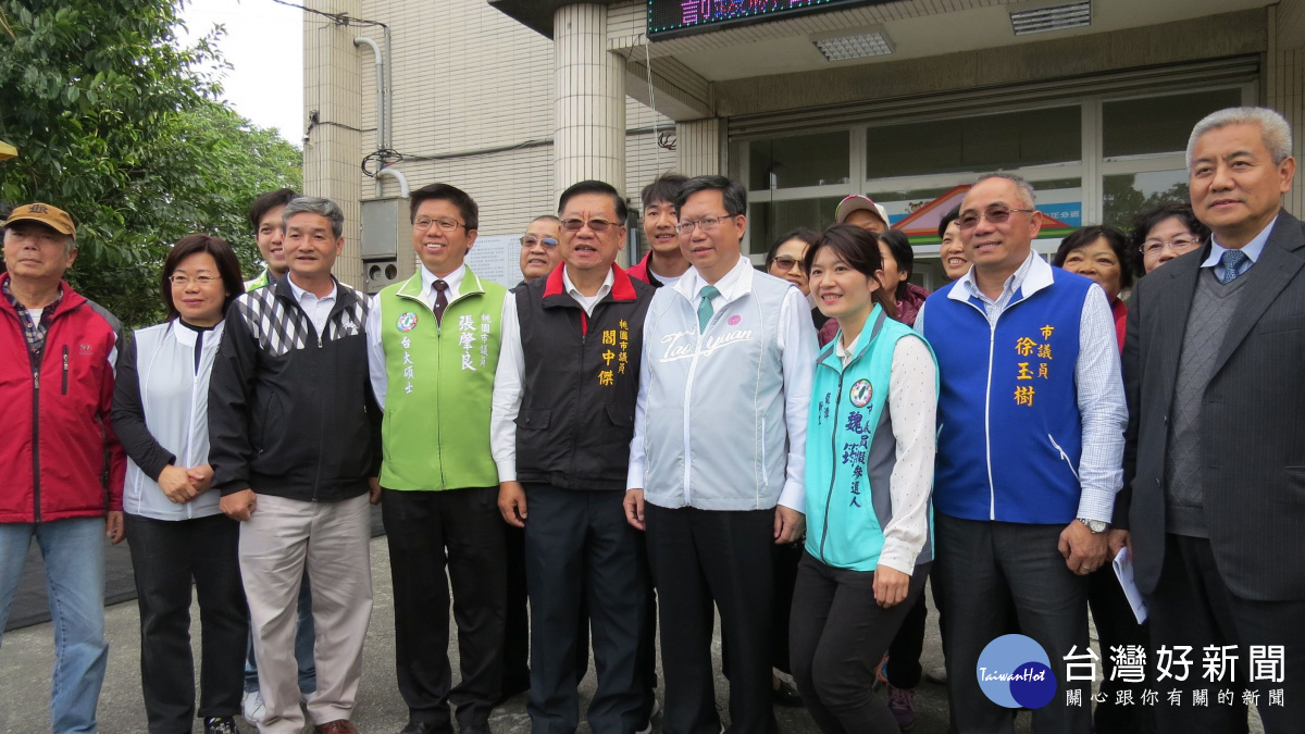 桃園市長鄭文燦前往龍潭區,會勘龍潭國中宿舍設置社福設施。
