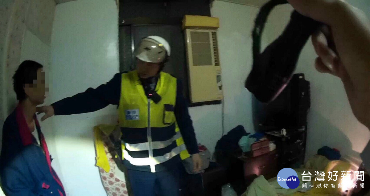 陳姓男子假釋出獄家中吸毒,警查戶口發現當場遭逮,移送地檢署偵辦。
