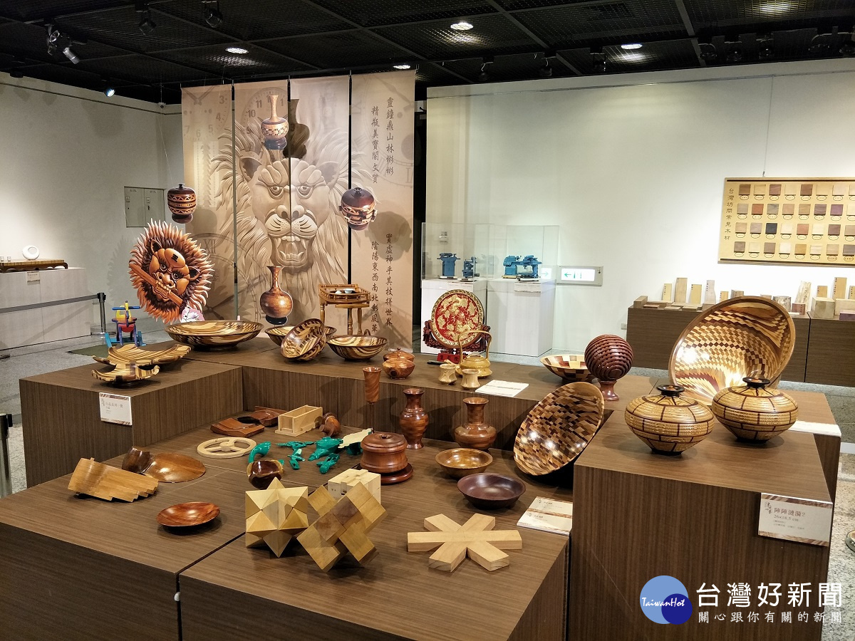 黃文彬拼木藝術展現場。圖/記者鄧富珍攝