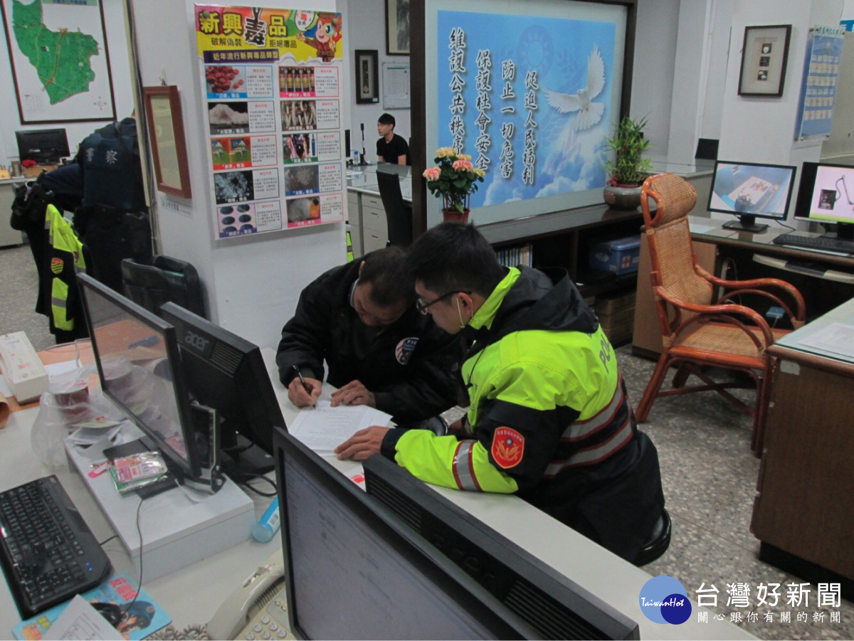陳男已登記死亡註銷10年,警方協調相關單位積極處理,順利協助陳男找回自己的身分。