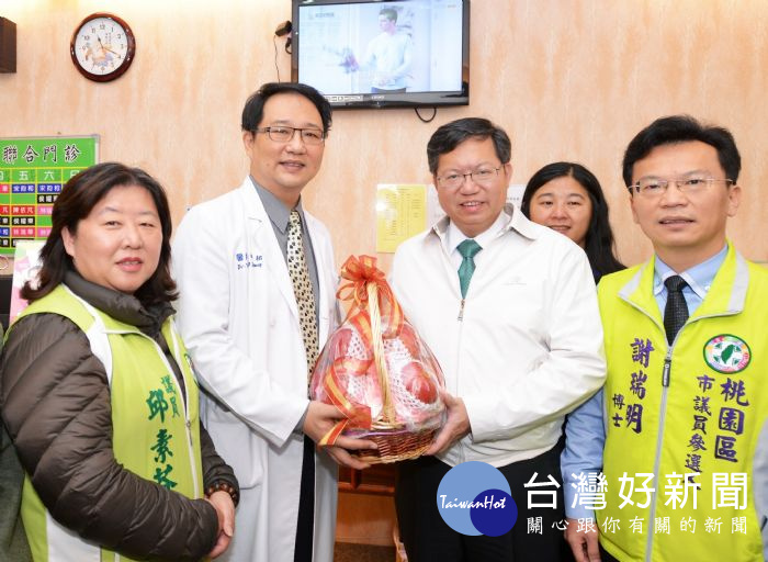 桃園市長鄭文燦,訪視老人新型肺炎鏈球菌結合型疫苗接種情形。