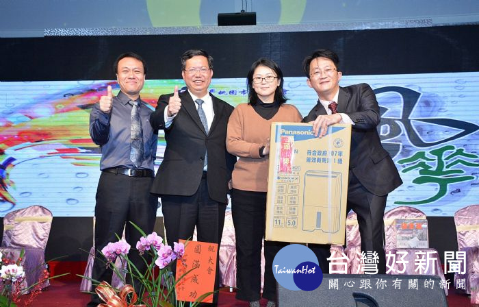 鄭市長表示,感謝藥師公會讓醫療變得更專業、溫暖、貼心,也讓市民的健康更有保障。