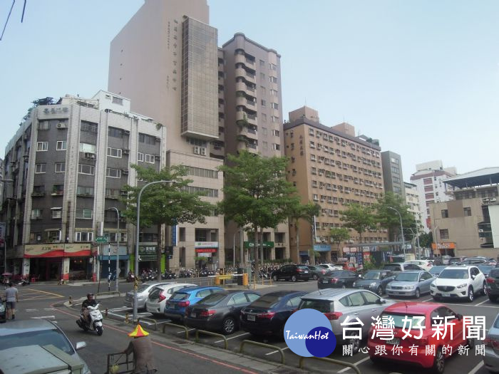 桃園區東門段208-1地號等14筆土地(東門停車場)都市更新事業實施者案,正式公告。