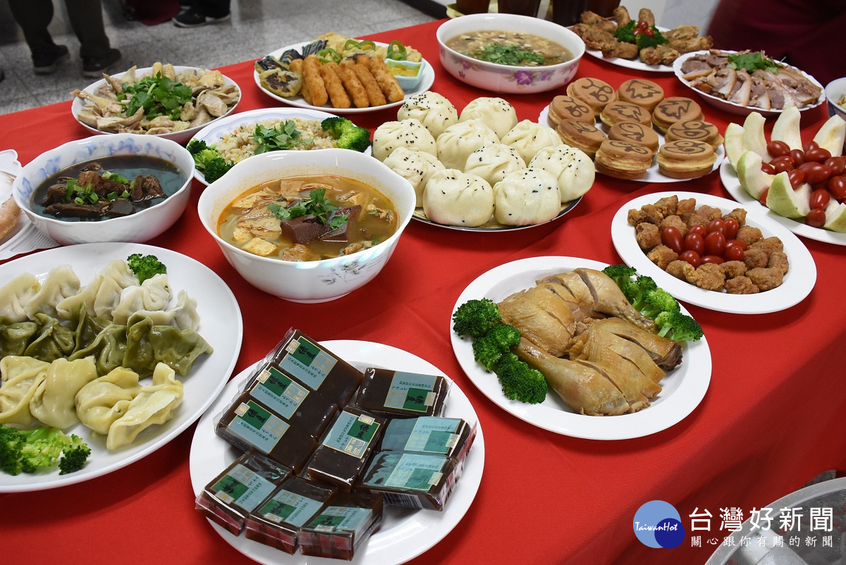 大埔商圈美食小吃宴的20道美食。圖／記者鄧富珍攝