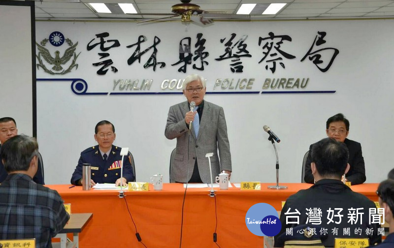 縣長李進勇期勉警務人員從勤務發現民眾的需要,帶給人民最貼近與便利的服務,共同打造安居樂業的生活環境。(記者陳昭宗拍攝)