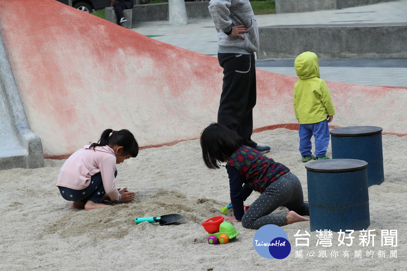 翻轉「罐頭」遊具　「波力士大人」遊戲場地景山丘有亮點