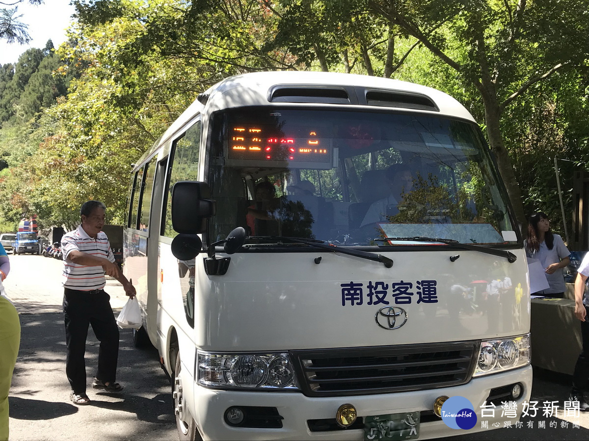 監理站請民眾多搭乘大眾運輸快意暢行。(南投監理站提供)