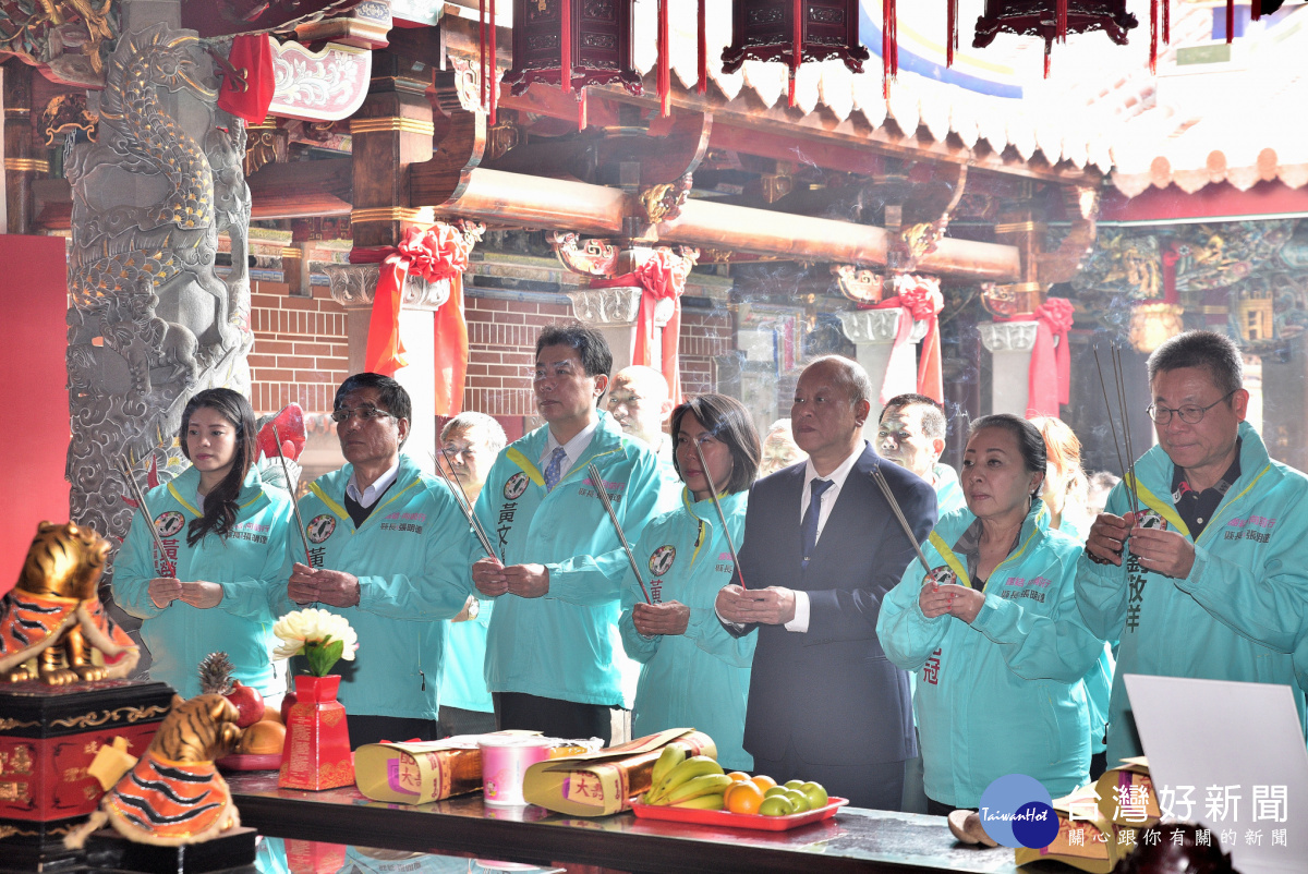 民進黨嘉義縣長初選登記首日，嘉義縣議長張明達北上中央黨部完成登記