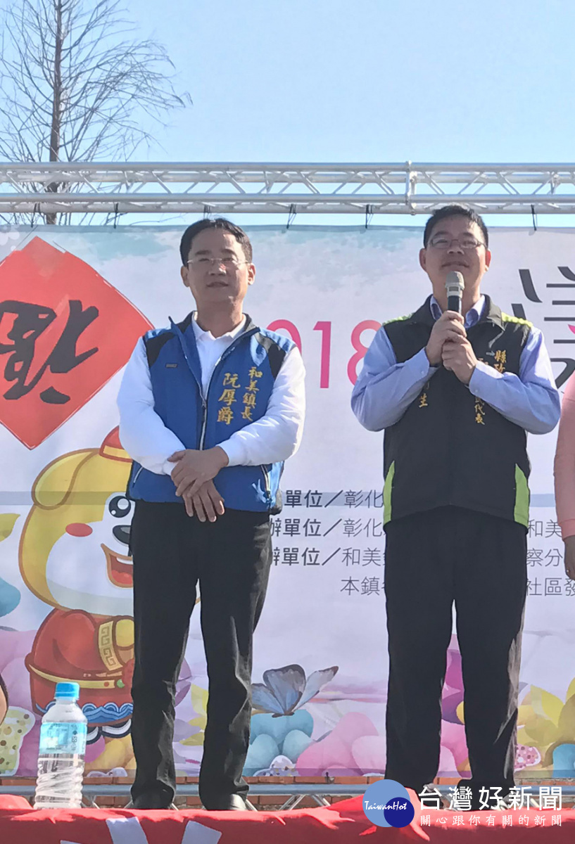 鎮長阮厚爵(左)與最早提出花卉產業政見的鎮民代表林明生(右)。(圖/和美鎮公所提供)