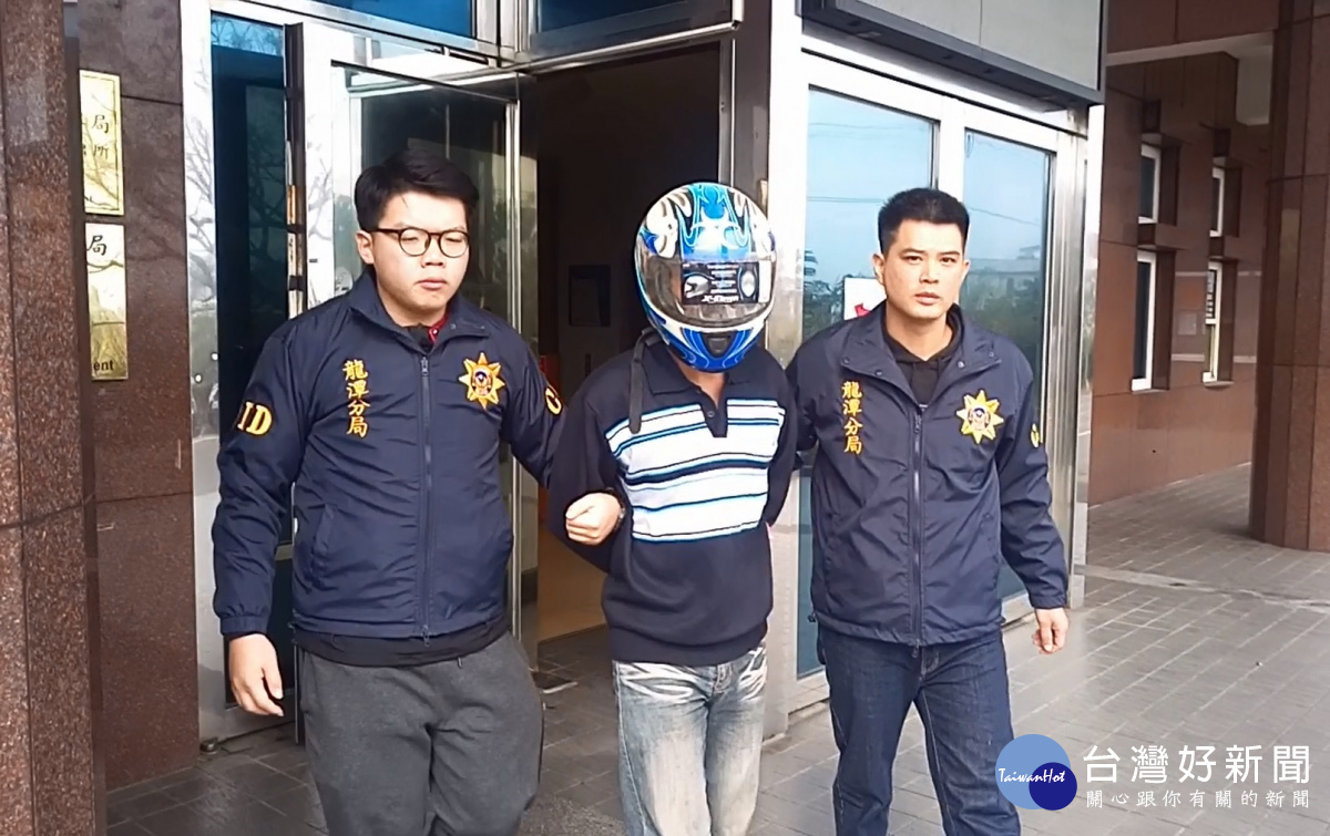 警方不費一槍一彈即當場制伏葉嫌,移送法辦。