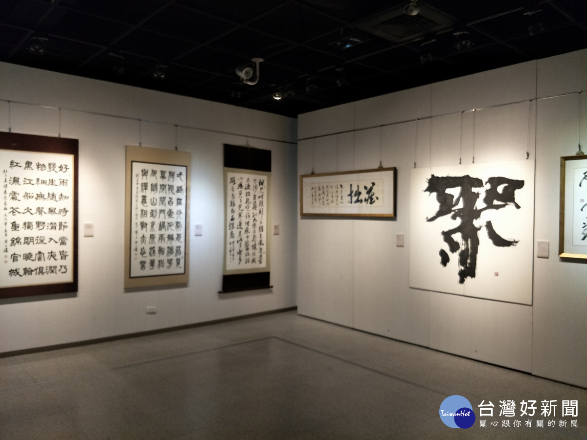 半缸書會書藝聯展作品。圖/記者鄧富珍攝