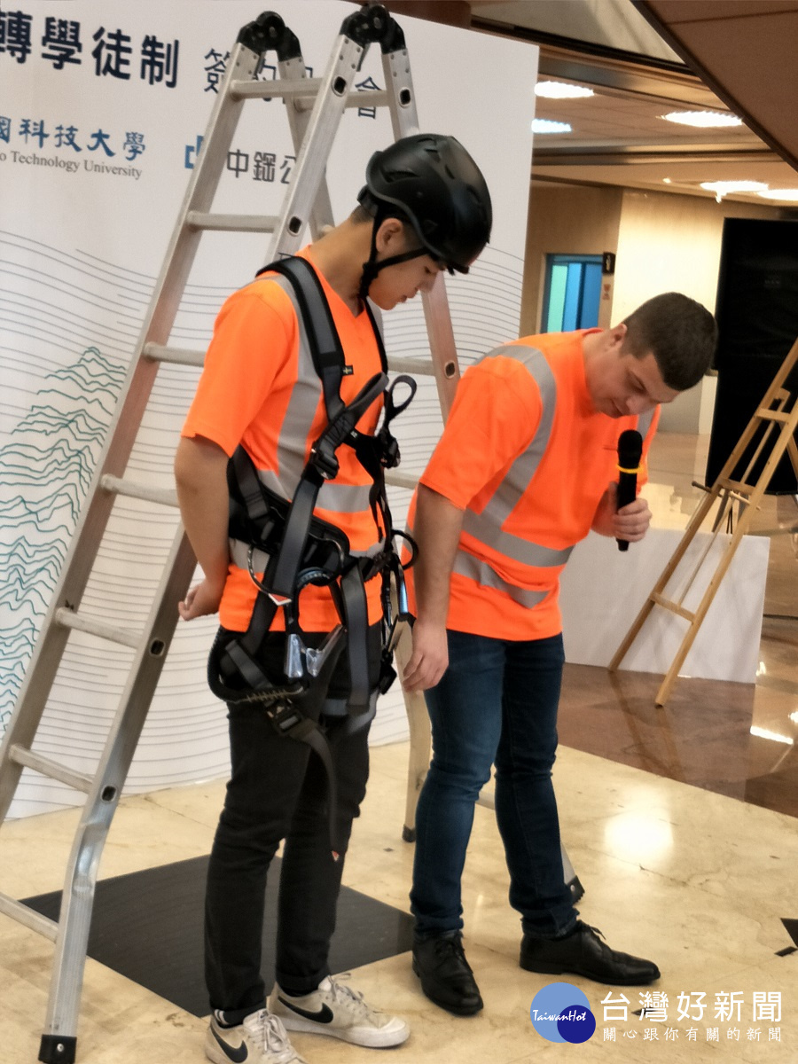 離岸風電維護運轉現場安全維護示範。圖/記者鄧富珍攝