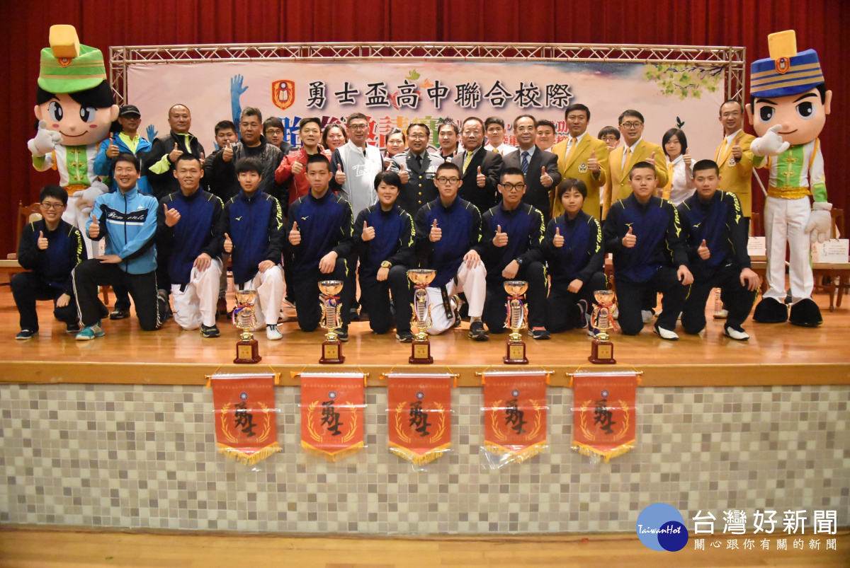 勇士盃高中聯合校際跆拳邀請賽於陸軍專科學校體育館舉辦,300餘位選手同台競技。