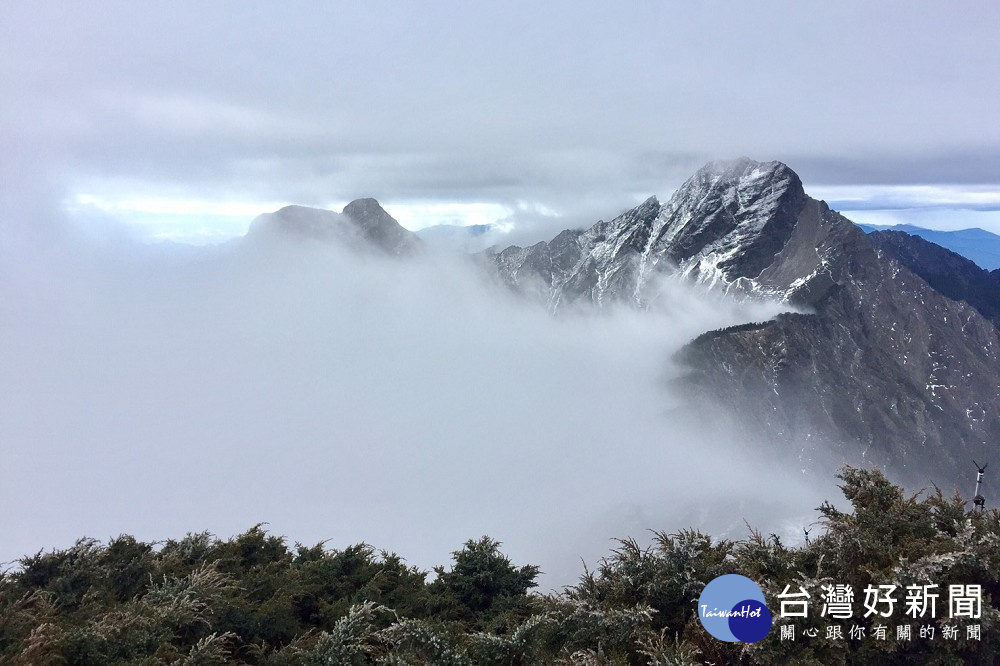 玉山在22日清晨出現降雪(圖/中央氣象局提供)