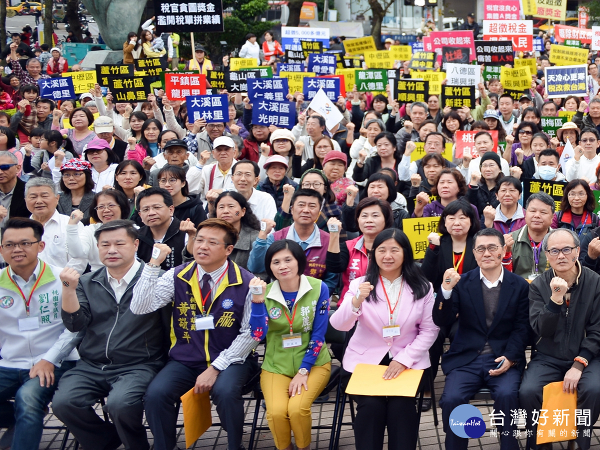 現場除了有近200位里長親手連署十大稅改建言的連署牆,更有近20位議員現身參與稅改運動