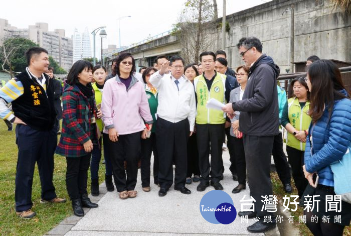 鄭市長:結合假日花市、多功能運動場、停車場、公園、桃林鐵路路廊活化工程,優化現況設施及使用品質。
