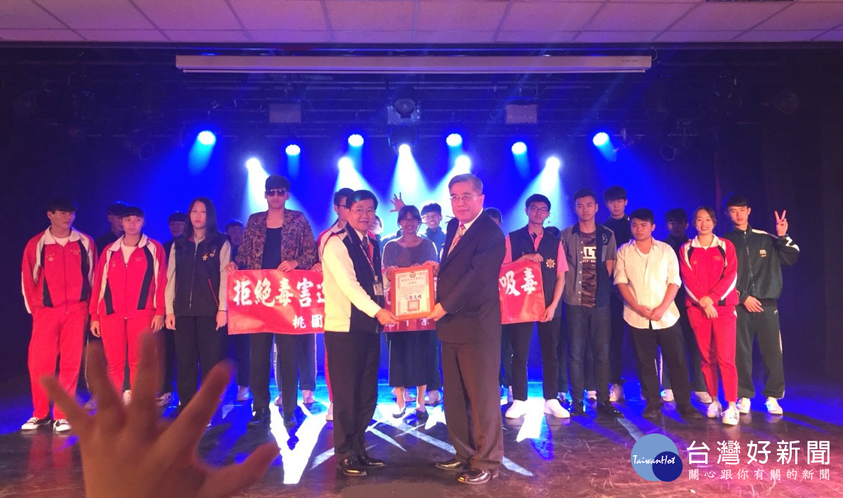 警察局結合學校全體動員共同保護青少年的決心,從而強化校園宣導並將宣導活潑化。