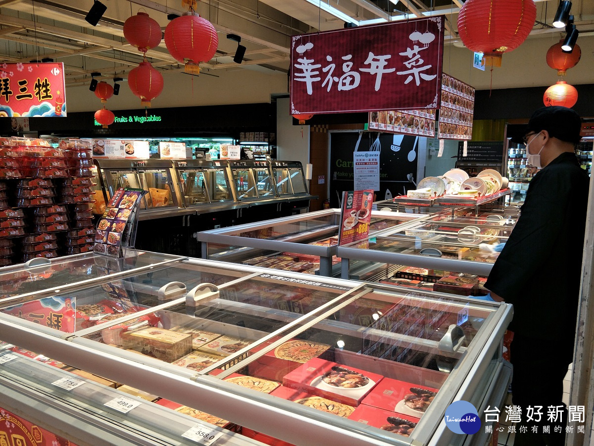 大賣場年節食品。圖/記者鄧富珍攝