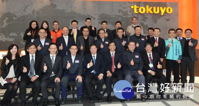 鄭市長:感謝督洋生技捐贈按摩椅,提供社區照顧關懷據點使用。