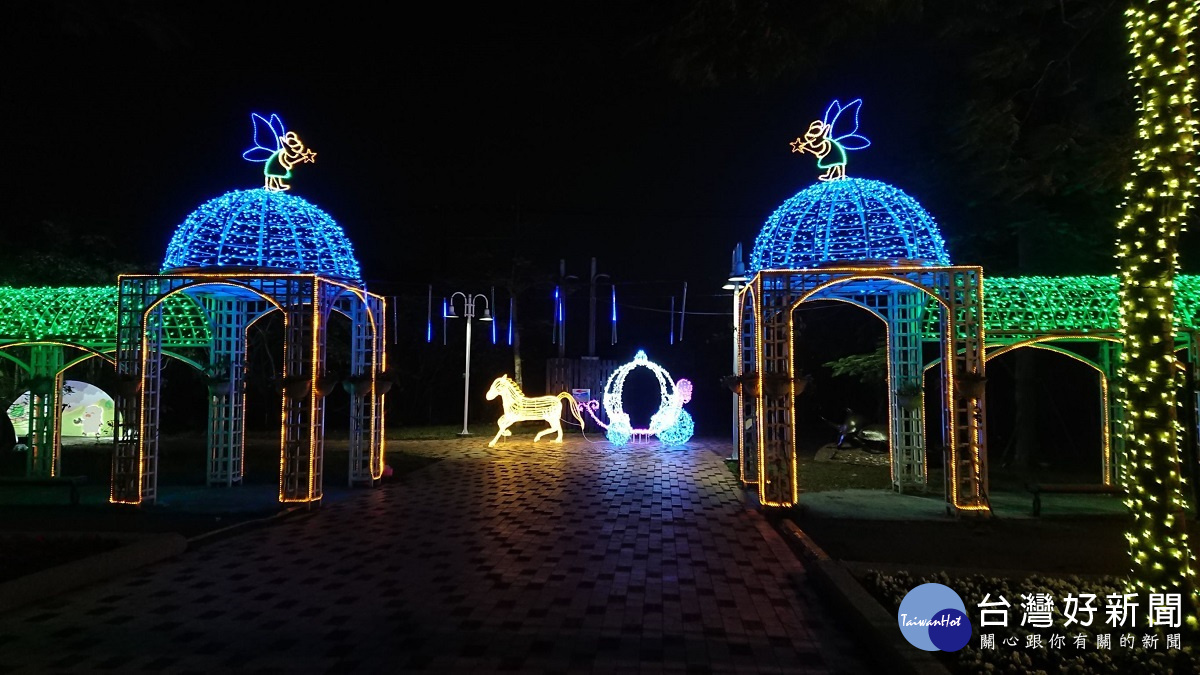 花在彰化「夜間燈會」現場。圖/彰化縣政府提供